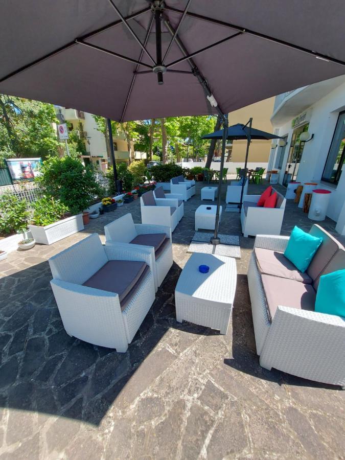 Hotel Senza Pensieri Riccione Exterior foto