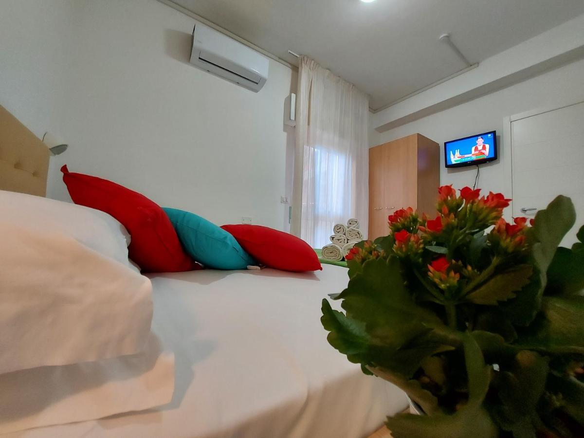 Hotel Senza Pensieri Riccione Exterior foto