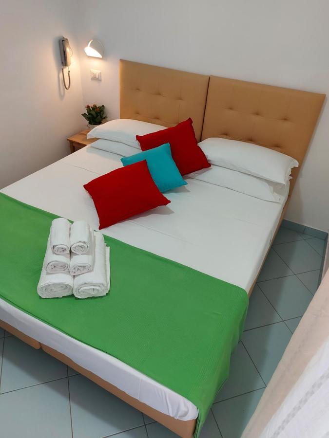 Hotel Senza Pensieri Riccione Exterior foto