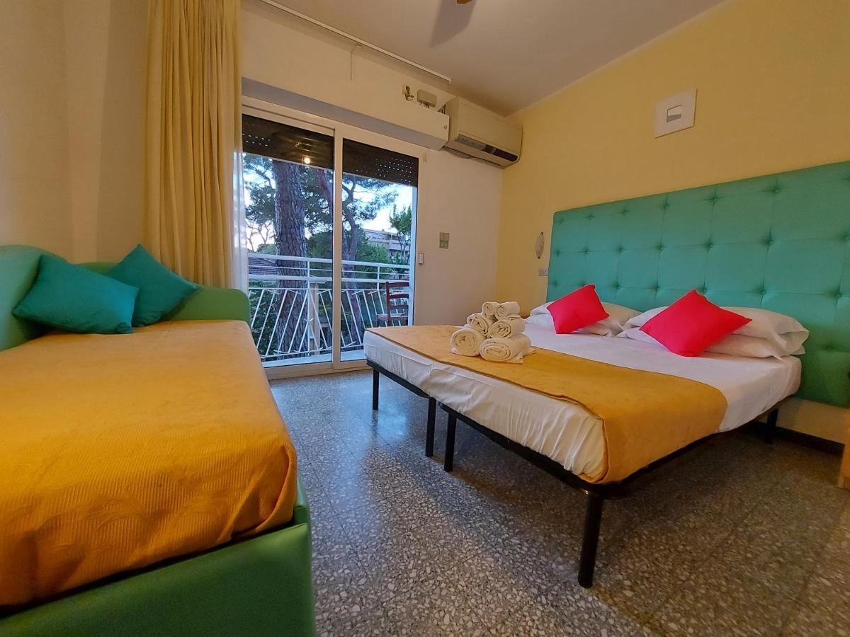 Hotel Senza Pensieri Riccione Exterior foto