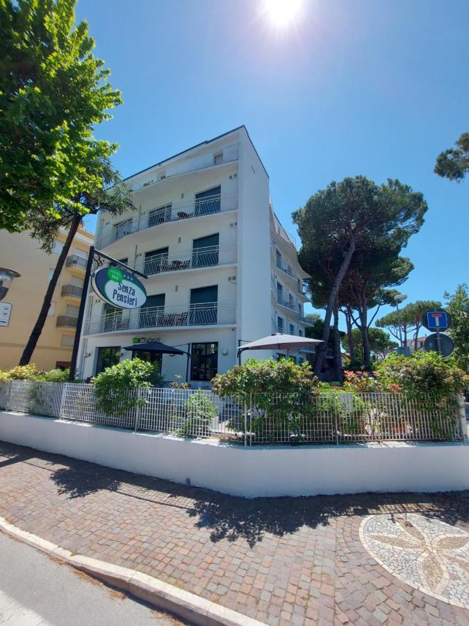 Hotel Senza Pensieri Riccione Exterior foto