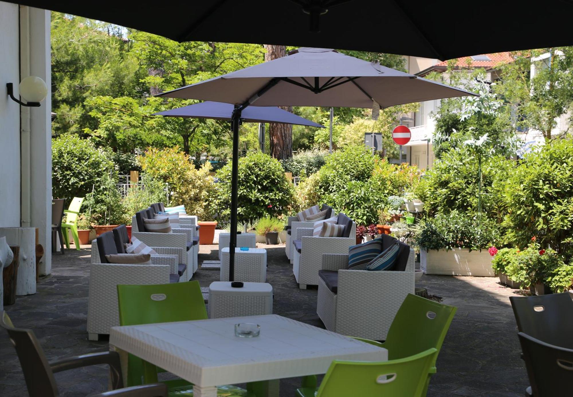 Hotel Senza Pensieri Riccione Exterior foto